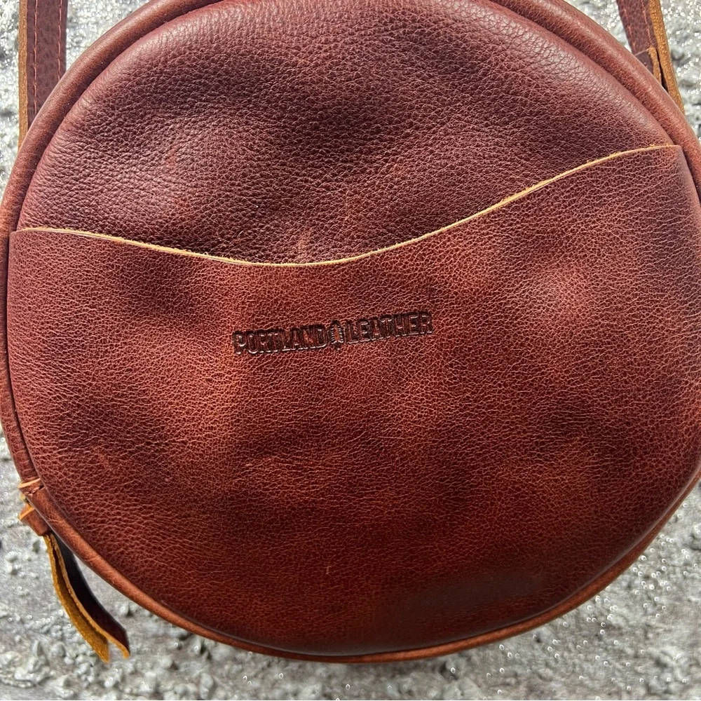 547 Portland Leather  Circle Crossbody Bag w/ mini envelope wallet - Picture 5 of 16